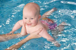 Plaukiojimas su vaiku