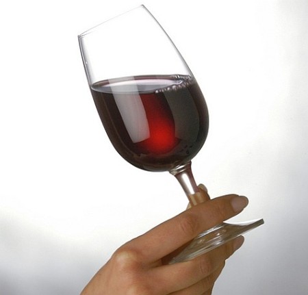 Raudonas vynas saugoja smegenis